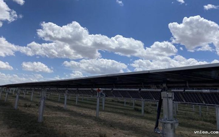 青海格尔木乌图美仁100兆瓦并网光伏发电项目